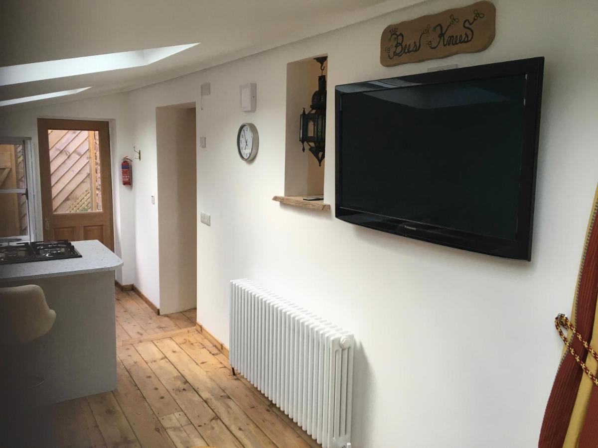 Apartamento The Bees Knees @ Redhill Grange Monmouth Exterior foto