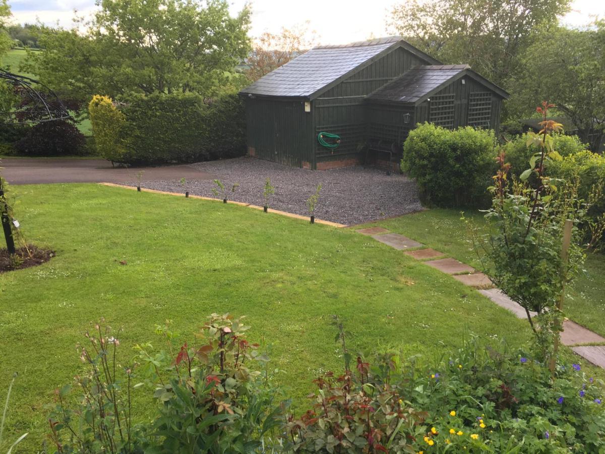 Apartamento The Bees Knees @ Redhill Grange Monmouth Exterior foto